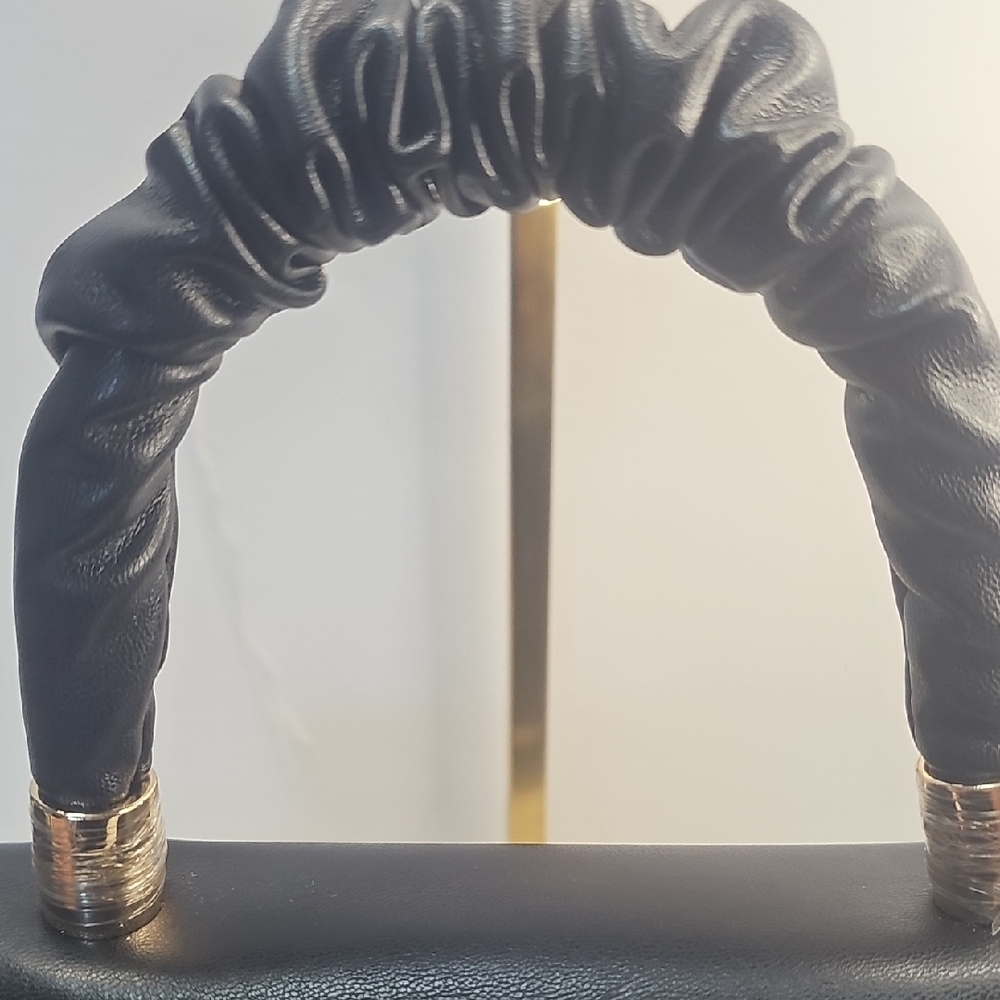 Aldo Bilitha Black Satchel with Gold Accent, With crossbody Strap New With Tags‎ - Picture 5 of 8